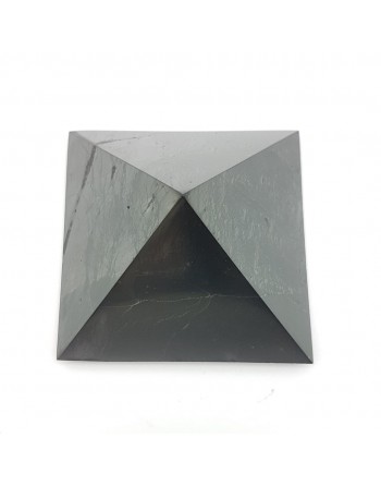 Pyramide shungite 6cm proposée par Gaiance Minéraux