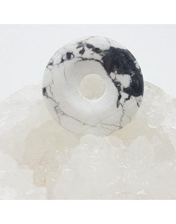 Pendentif donut Howlite proposé par Gaiance minéraux