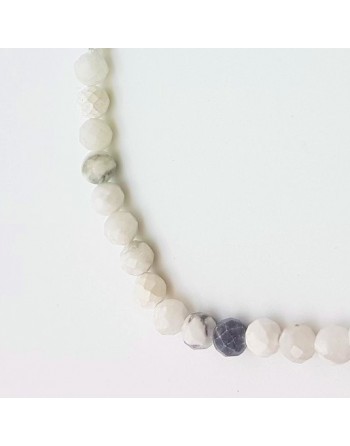 Collier perles naturelles facettées de 4mm Howlite Blanche proposé par Gaiance Minéraux