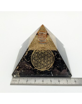 Pyramide Orgonite Tourmaline noire Fleur de vie proposée par Gaiance Minéraux