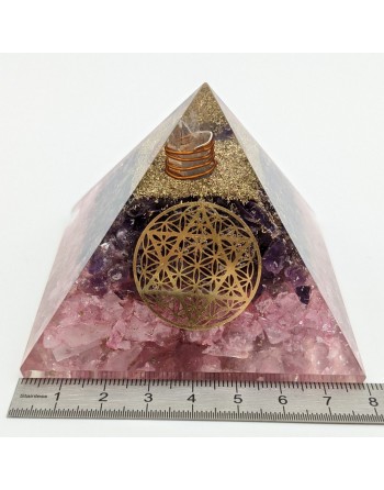 Pyramide orgointe métatron quartz rose proposée par Gaiance Minéraux