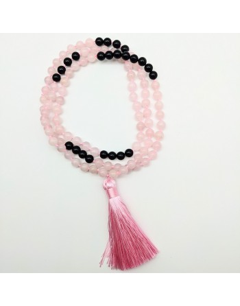 Mala en perles naturelles de quartz rose et agate noire proposé par Gaiance Minérau