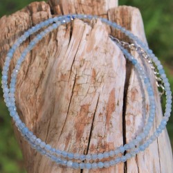 Collier Aigue-marine en perles naturelles facettées 2 mm proposé par Gaiance Minéraux